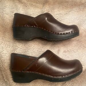 Brown Leather LL Bean Clogs with back size 7.5